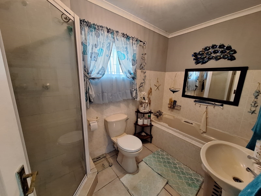 4 Bedroom Property for Sale in Aston Bay Eastern Cape